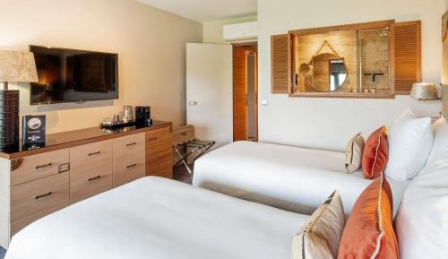 Classic Queen or Twin Room with Sea View