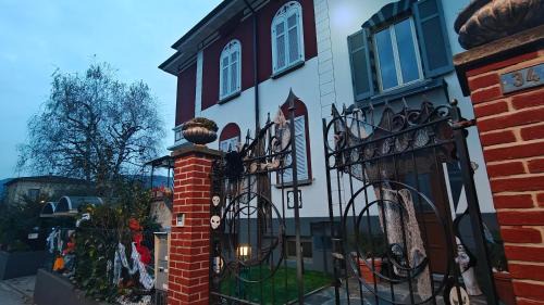 Deluxe Two-Bedroom Apartment with Garden View