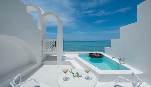 Queen Room with Pool View