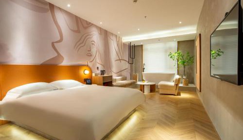 Queen Room with Spa Bath