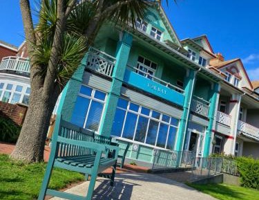 Standard Twin Room with Partial Sea View