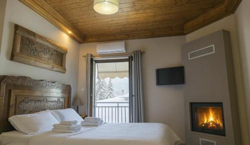 Deluxe Double Room (2 Adults + 1 Child)