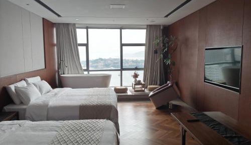 Family Room with Sea View