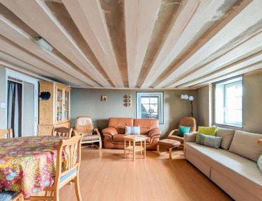 One-Bedroom Apartment with Terrace