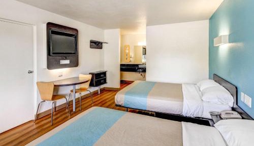 Queen Room with Two Queen Beds - Non-Smoking