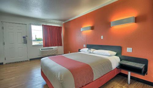 Queen Room - Non-Smoking