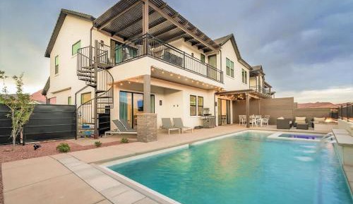 Ten-Bedroom Holiday Home