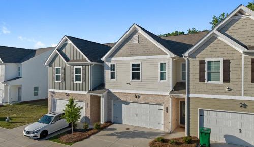 Three-Bedroom Deluxe Apartment