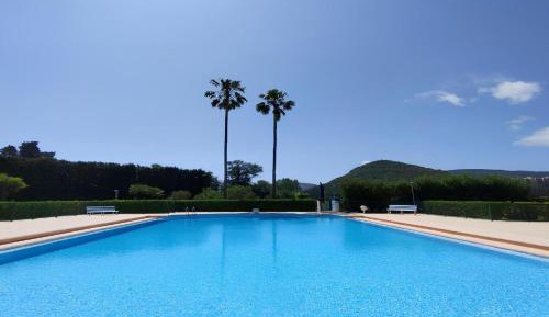 Studio with Mountain View