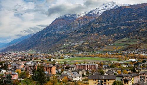 Apartment with Mountain View
