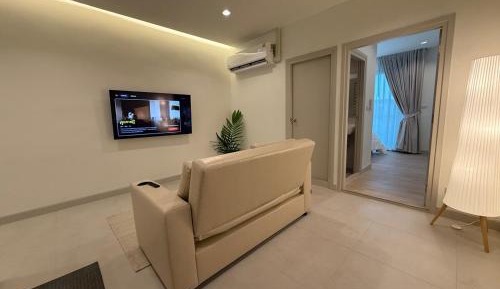 Two-Bedroom Deluxe Apartment with Balcony