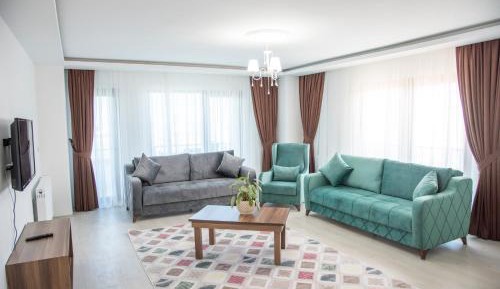 Three-Bedroom Apartment with Balcony