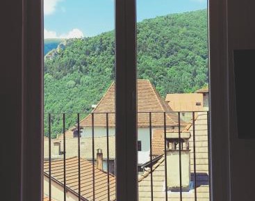 Three-Bedroom Apartment with Mountain View