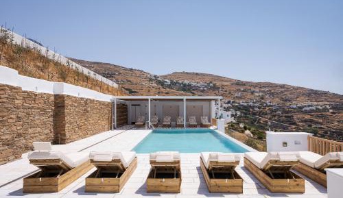 One-Bedroom Apartment with Sea View