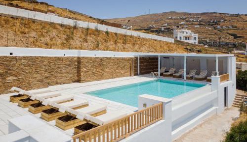 One-Bedroom Apartment with Sea View