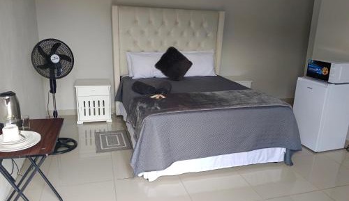 Deluxe Double Room with Shower