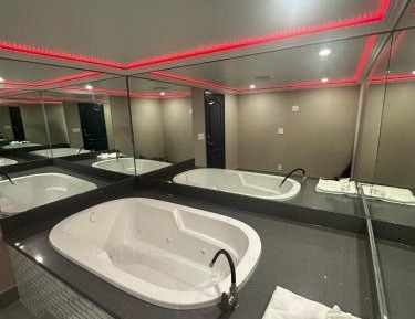 King Suite with Spa Bath