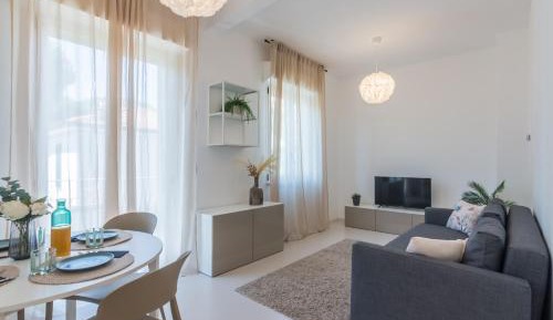 One-Bedroom Apartment with Balcony