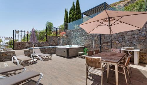 Villa with Garden View