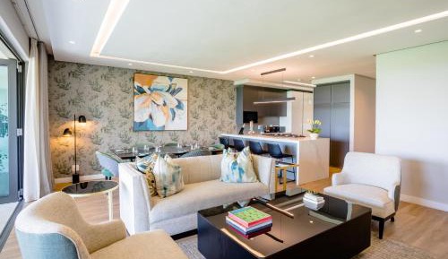 Two-Bedroom Apartment with Lake View