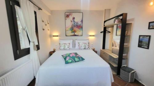 Deluxe One-Bedroom Apartment with Sea View