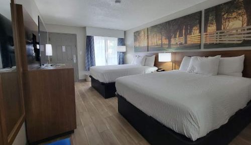 Queen Room with Two Queen Beds - Non-Smoking