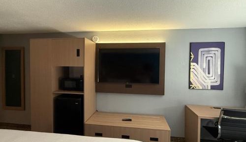 Queen Room - Mobility Access/Non-Smoking