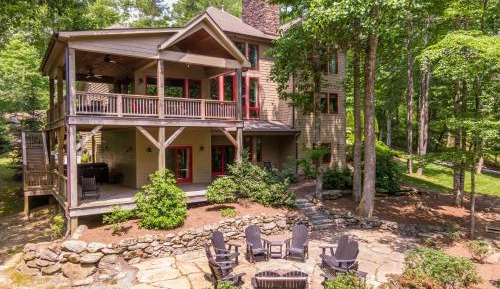 Eight-Bedroom Holiday Home