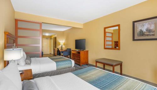 Queen Suite with Two Queen Beds with Sofa Bed - Non-smoking