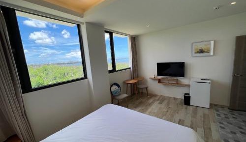 Deluxe Double Room with Side Sea View