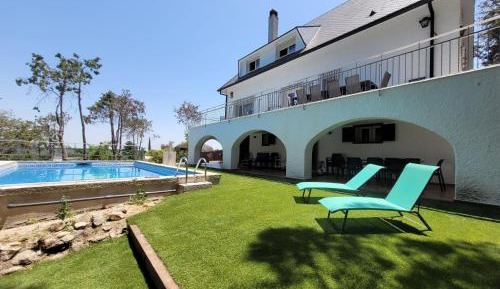 Six-Bedroom House