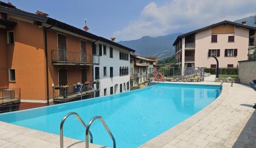Apartment with Lake View
