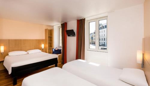 Standard Room with One Double Bed and Two Single Beds