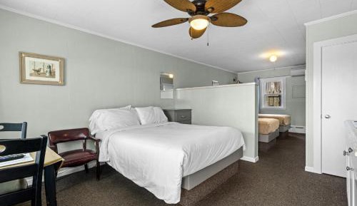 One Queen and Two Single Beds- Family Friendly Kitchenette