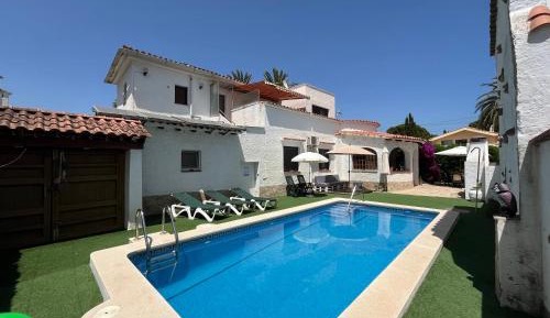 Four-Bedroom Holiday Home