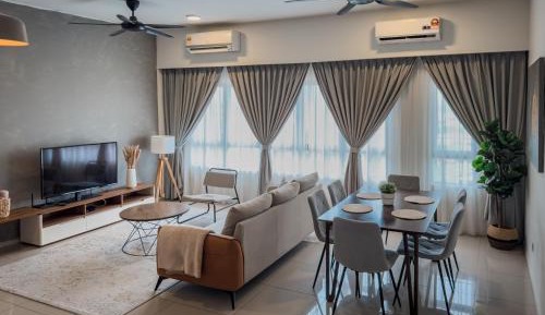 Three-Bedroom Deluxe Apartment