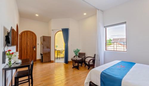 Studio Apartment with Balcony