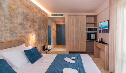 Double Room with Balcony and Sea View