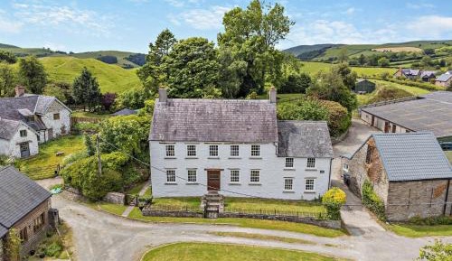 Nine-Bedroom House