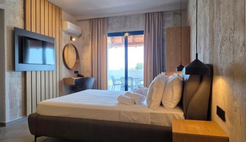 Deluxe Double Room (2 Adults + 1 Child)