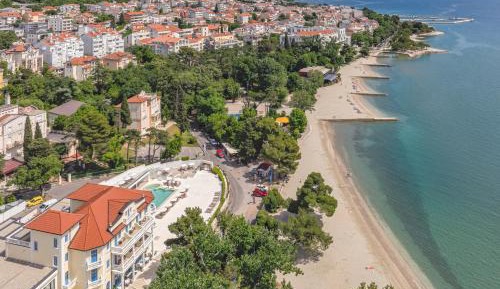 Superior Deluxe Double or Twin Room 