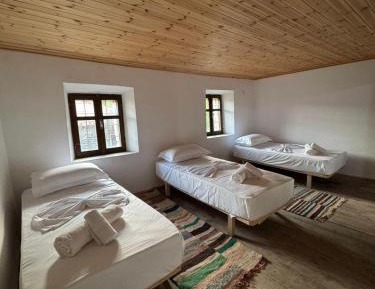 Triple Room with Shared Bathroom