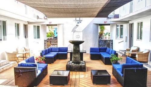 Deluxe One-Bedroom Apartment