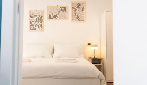 Two-Bedroom Deluxe Apartment with Balcony