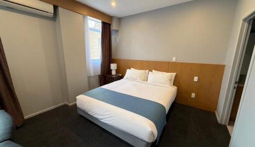 Deluxe King Suite