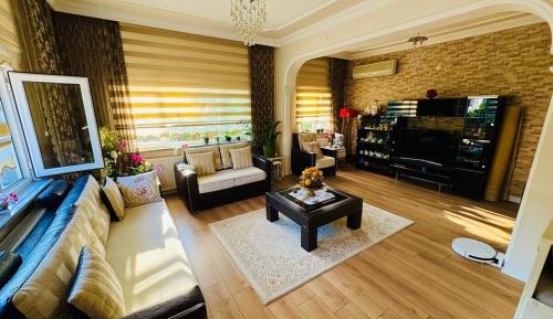 Villa with Garden View