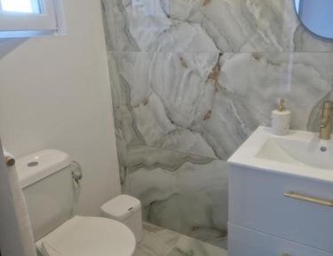 Deluxe Room (2 Adults + 1 Child)
