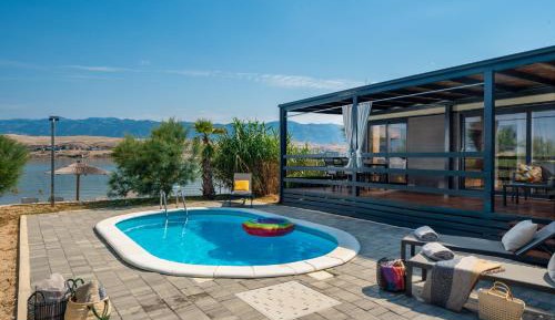 Mari Mobile Home with pool
