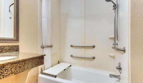 King Room with Tub - Disability Access/Non Smoking/Interior Hall