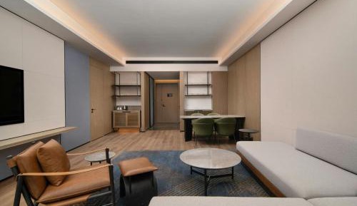 One-Bedroom King Suite with Sea View